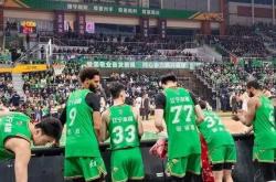贵州男篮成功实现连胜，胜利势头愈发强劲带领球队迈进